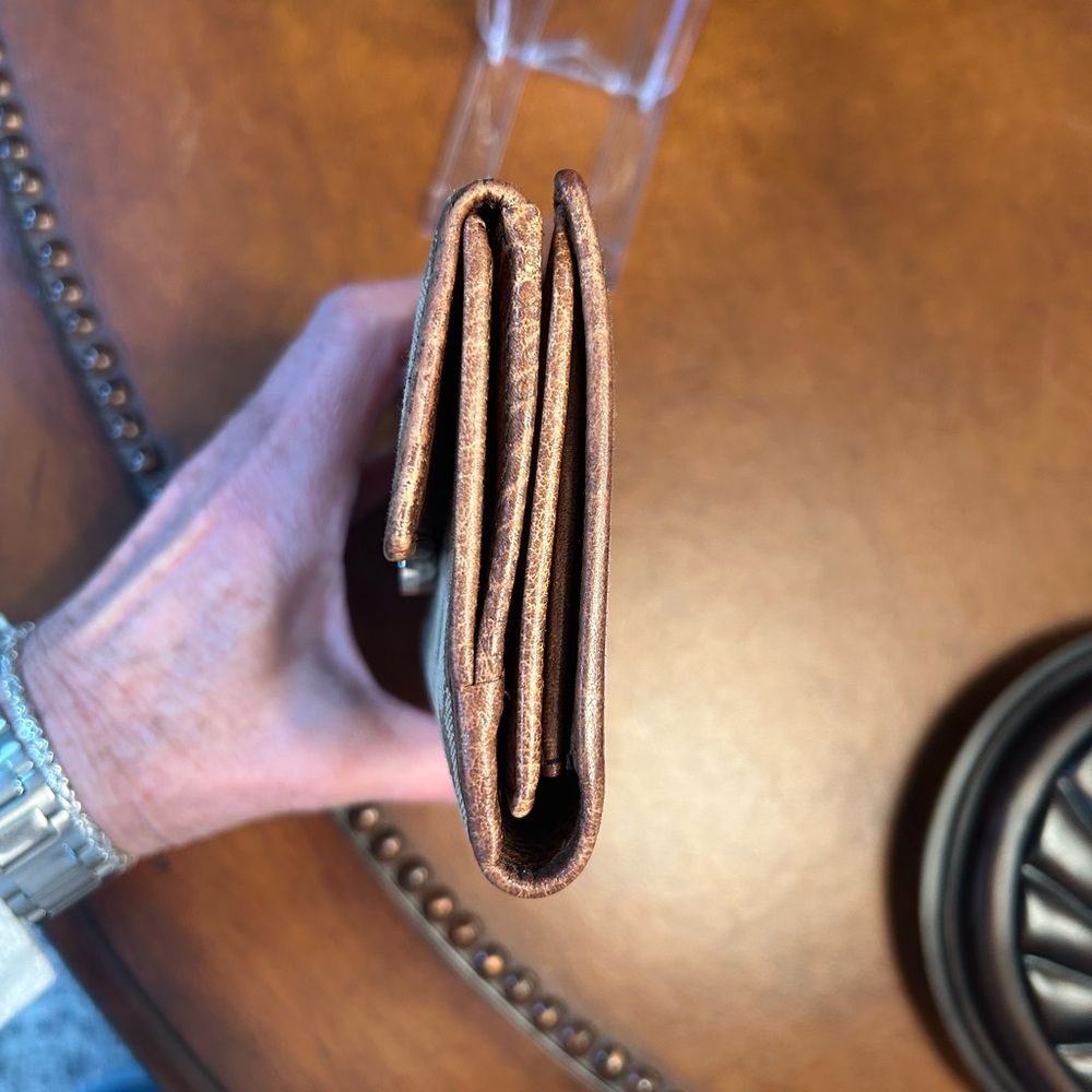 Gucci Distressed Wallet - Picture 5 of 11